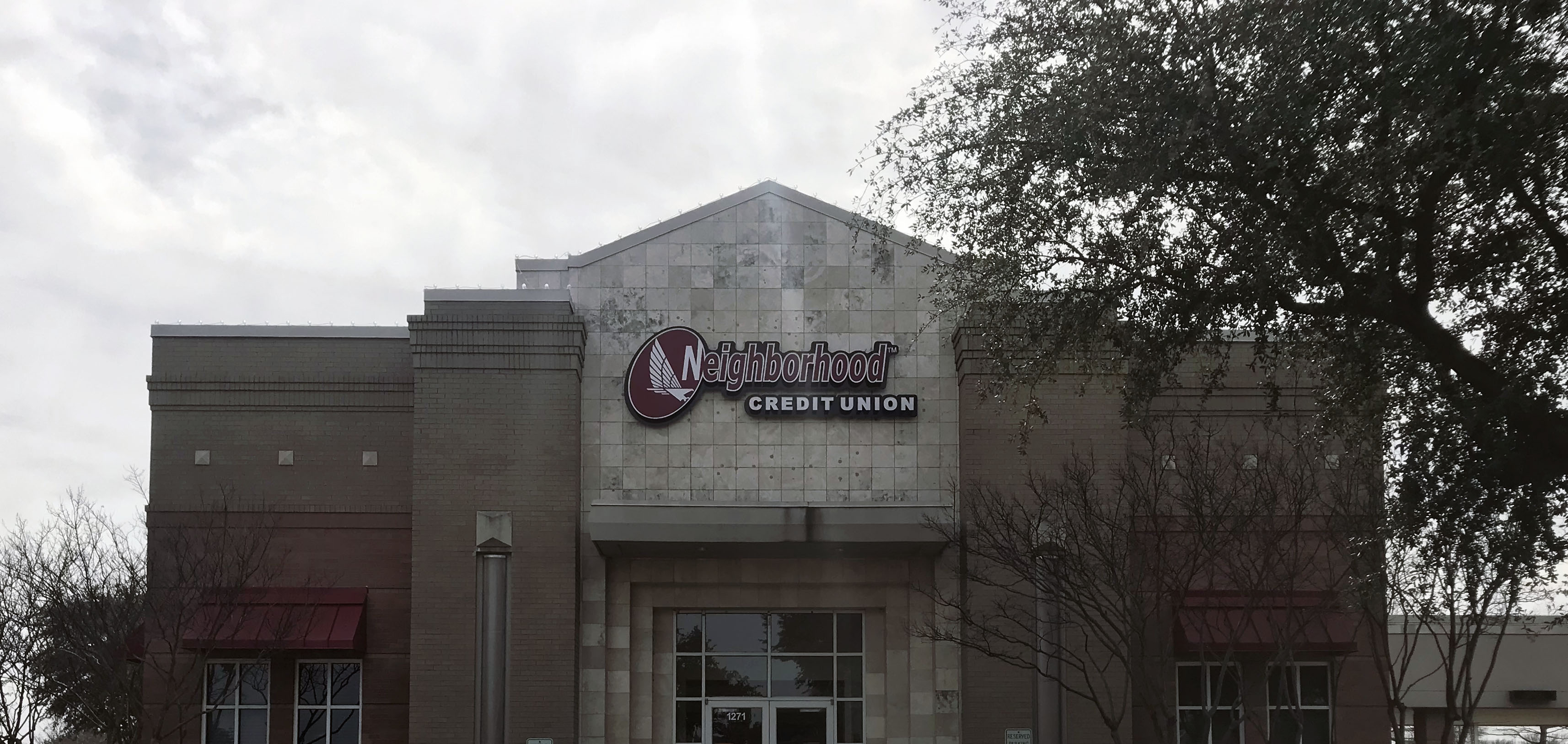 OUTSIDE OF BANK BUILDING WITH LOGO SIGN
