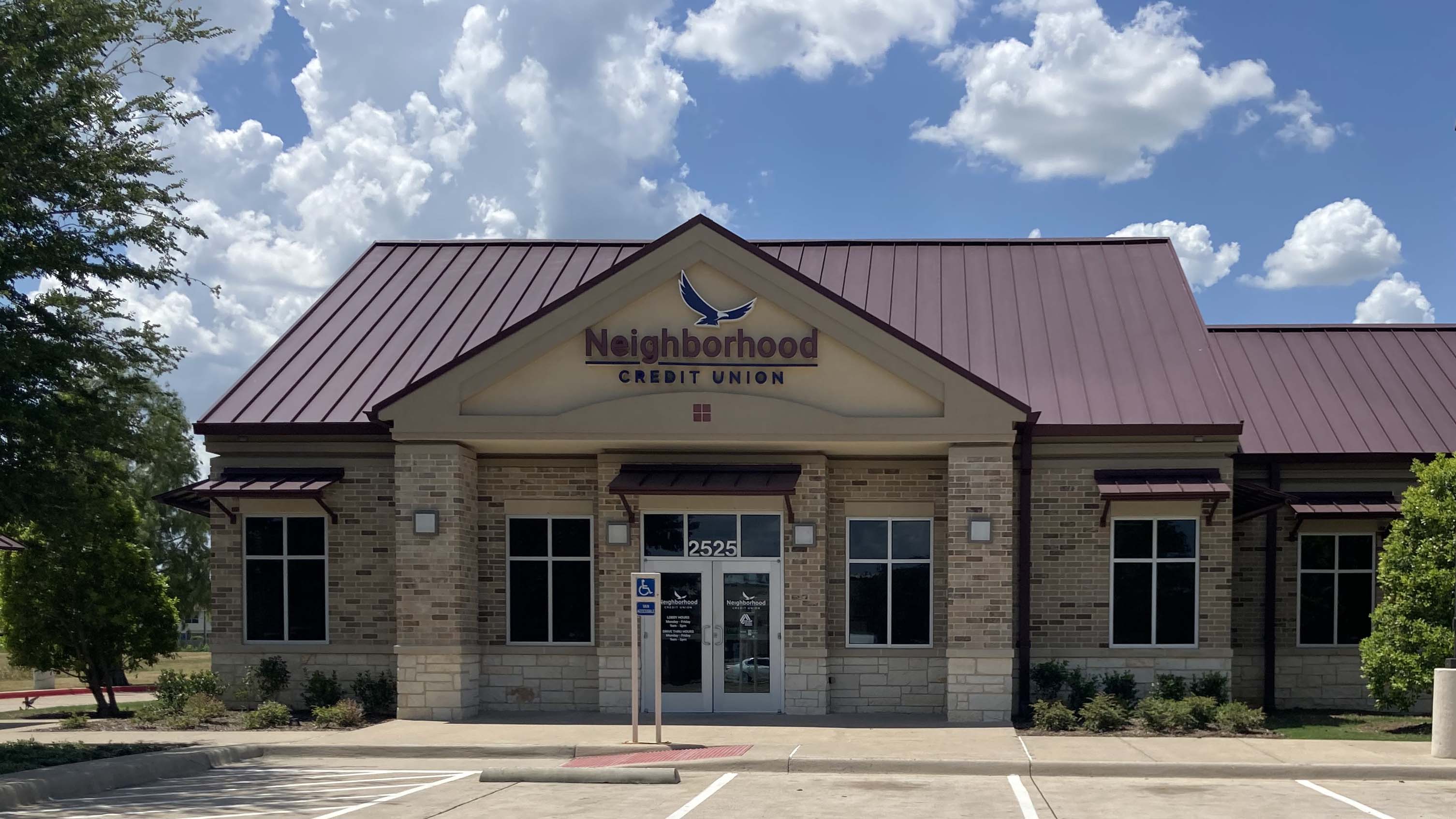 exterior of neighborhood credit union branch in grand prairie texas